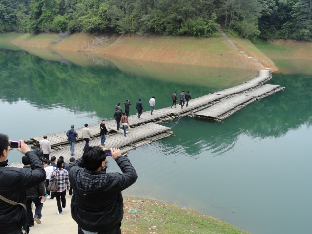 员工假日组织赴赣州市上游县陡水湖游玩